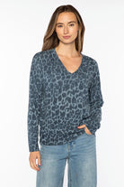 Kinross Women's Easy Leopard Vee Sweater